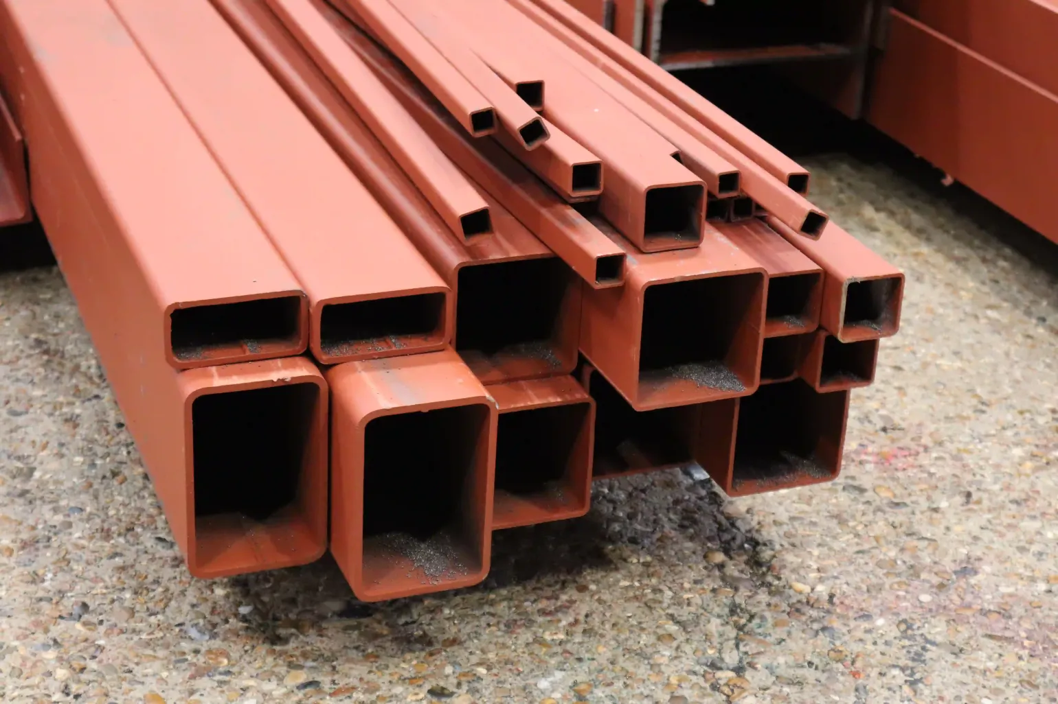 Rectangular Hollow Section
Rectangular hollow sections have flat surfaces, which makes them ideal for certain construction applications, especially where joining or welding is required. You’ll find different rectangular hollow section sizes to suit a myriad of projects, as these sections are easy to cut straight and join to other pieces as required.
Like CHS, RHS have a clean form and sleek shape, so they’re suited to architectural aesthetics too.