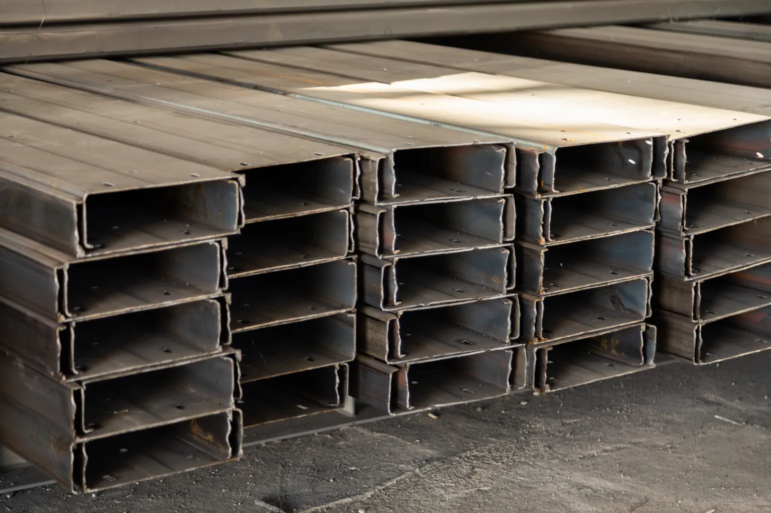 Hot-rolled steel types
There are three main types of hot-rolled steel. These types include:
 
	Low-carbon or mild steel with 0.3 % or less carbon by volume
	Medium-carbon steel with between 0.3% and 0.6% carbon by volume
	High-carbon steel with more than 0.6% carbon by volume